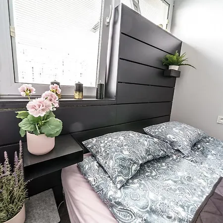 Apartment Modern And Stylish- Golden Apartments- Center&g30 *